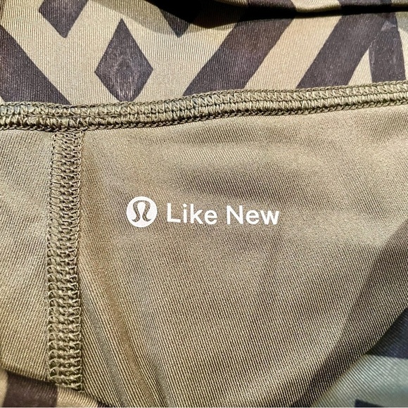 Lululemon Wunder Under Fold Over Waist Leggings in Olive Green Black Geometric 2 - Picture 5 of 8